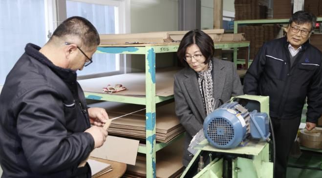 김보라 안성시장, 한국지체장애인협회 안성공장 방문‥근무자 격려