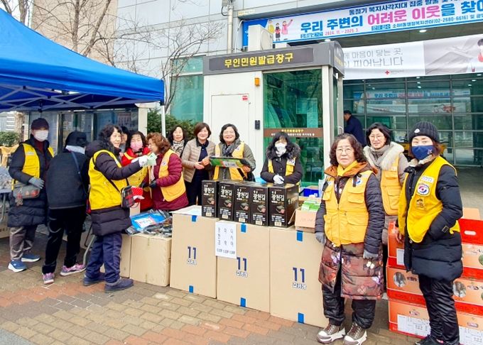 광명시 소하1동 적십자봉사회는 지난 20일 소하1동 행정복지센터 앞에서 ‘행복나눔바자회’를 개최했다.