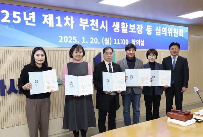 신규위원 위촉장 전달