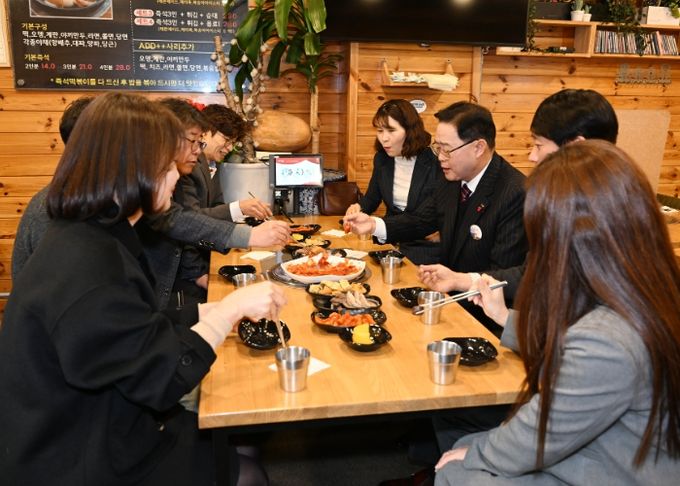 양주시, ‘민생경제 회복’ 1천여 공직자와 함께ⵈ‘공직자 퇴근길 지역경제 산책의 날’ 운영