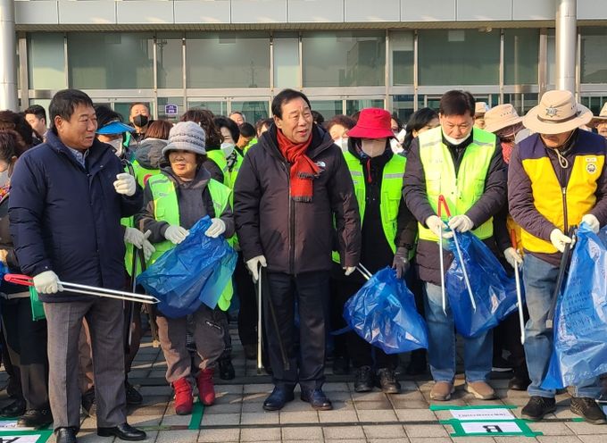 23일 조치원역·세종전통시장 일원 환경정화 활동