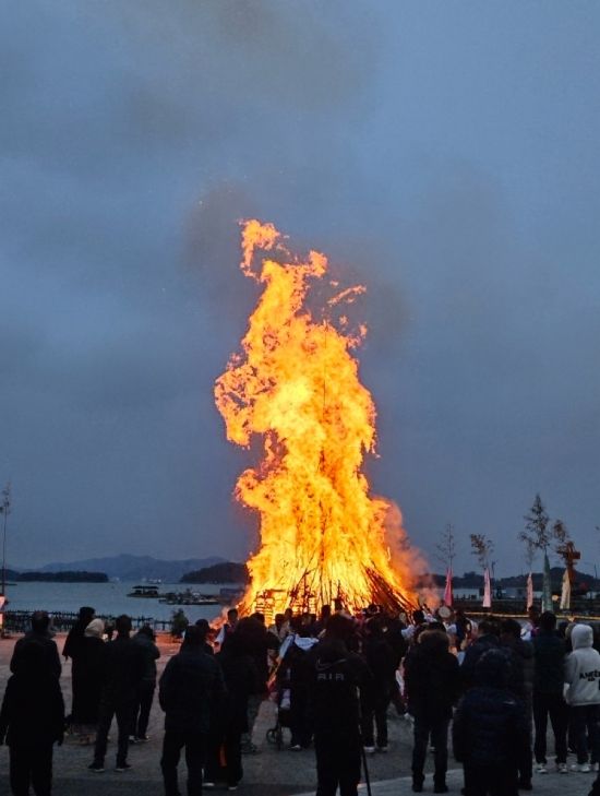 소망등 달기, 달집태우기 등 다채롭게 구성