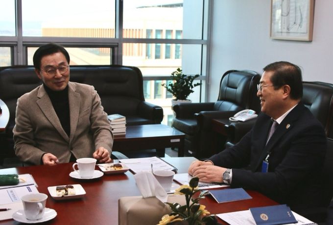 하동군, 국회 방문