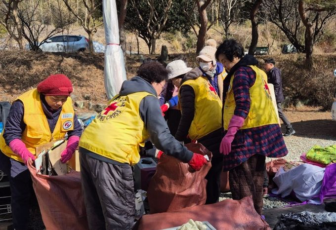하동군 옥종면 적십자봉사회, 독거노인 화재 피해 세대 지원