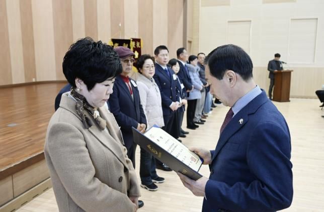 창녕노인복지회관에서 교양강좌 개강식을 진행하고 있다.