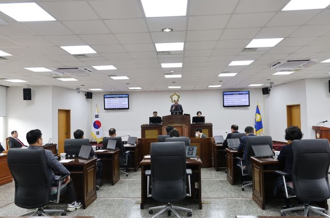 제303회 산청군의회 임시회 폐회