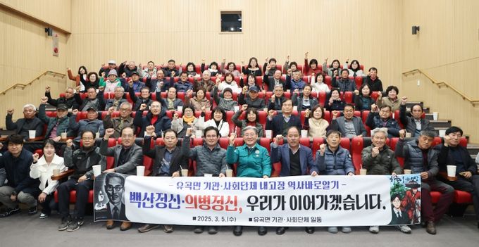 환경정비·추모비 참배·다큐 영화 관람