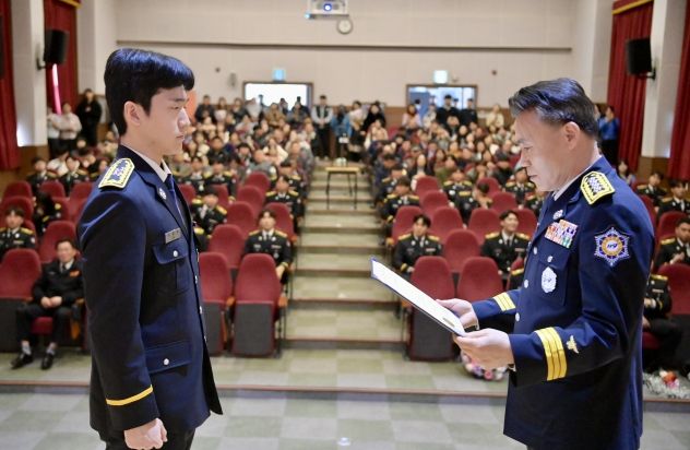 경남소방본부, 신임 소방공무원 50명 임명장 수여