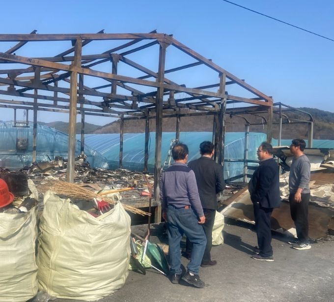 원해 마을·위태 마을 화재 피해 세대에 위로금 전달