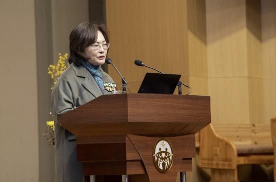 지난 3월 5일 남산시민대학 개강식에 참석한 박희영 용산구청장이 인사말을 하고 있다