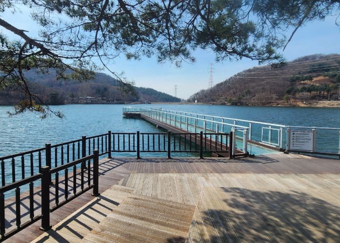 “스카이워크에서 절경을 만끽하다”ⵈ 양주시, ‘기산저수지 2단계 관광시설’ 개방
