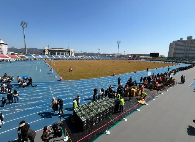 사천시, 2025년 제17회 나무나누어주기 행사 성황리 개최!