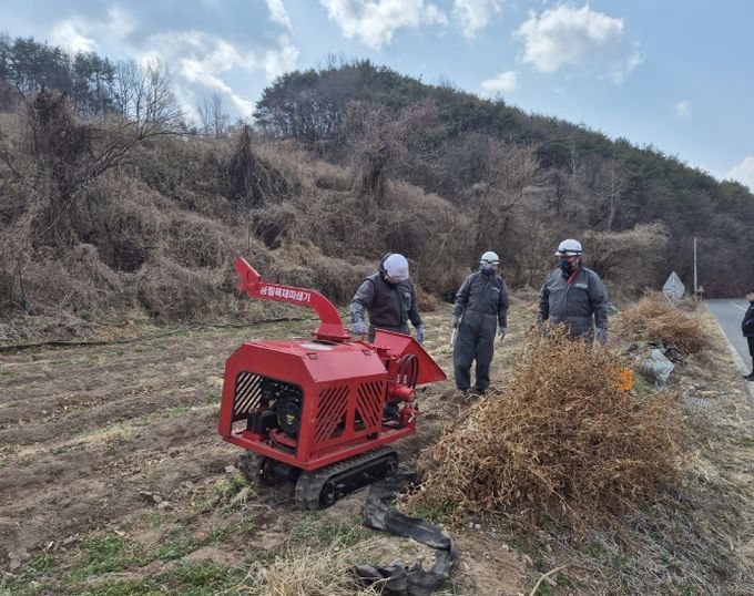 영농부산물, 태우지 말고 파쇄 신청하세요