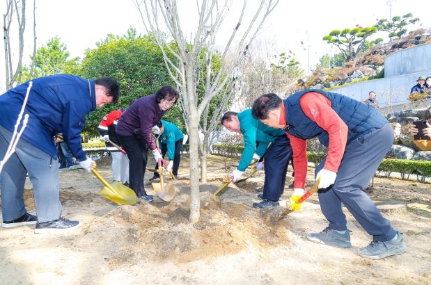함안군, 제80회 식목일 기념 나무심기 행사 개최