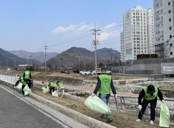 사천시 자연보호선구동협의회, 행복홀씨 입양단체 환경정화 활동 실시