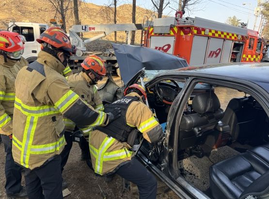 울진소방서, 차량사고 대응 특별구조훈련 실시