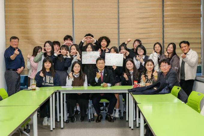 이상근 고성군수, 글로벌 인재육성 프로그램 참여 학생 격려 방문