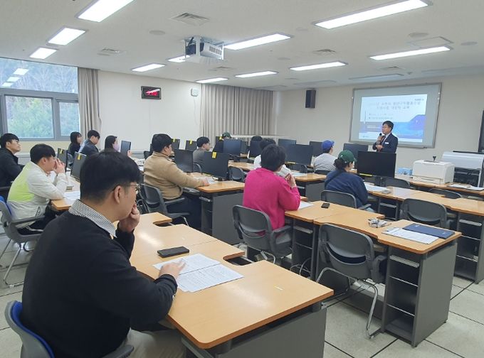 청년구직활동수당 지원사업'대상자 17명을 대상으로 청년구직활동 지원사업 사전교육