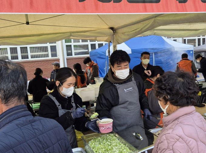 백종원의 ㈜더본코리아, 안동 산불 피해지역에 무료 급식 시설 지원