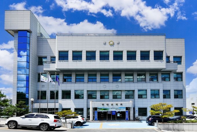 함안군의회, 산청군 산불 피해 복구 성금 기탁