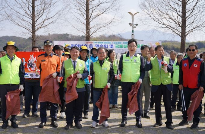 200여 명 참여해 환경정화 활동