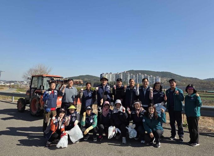 사천강변 꽃길 조성 활동