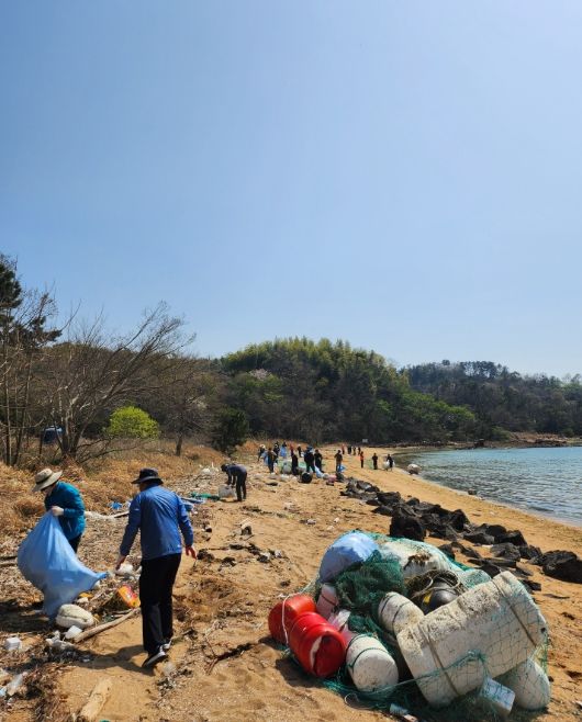장목면 황포 납장개에서 해안정화활동 펼쳐