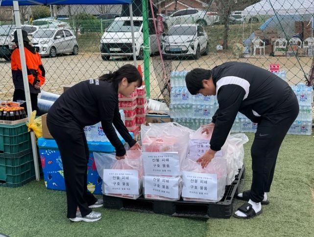 꾸브라꼬숯불치킨…피해 주민에게 물품 후원