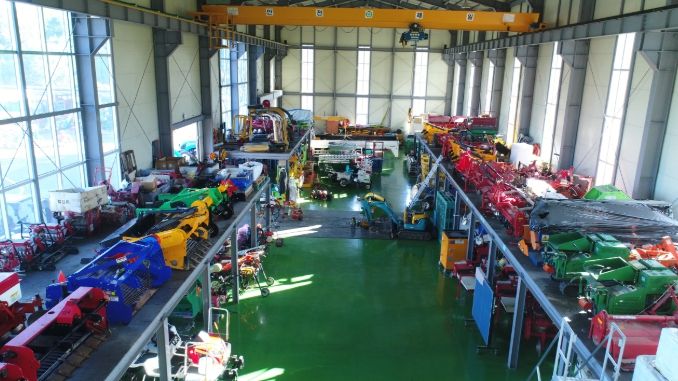 공휴일 및 주말에도 농기계임대사업소을 운영한다.