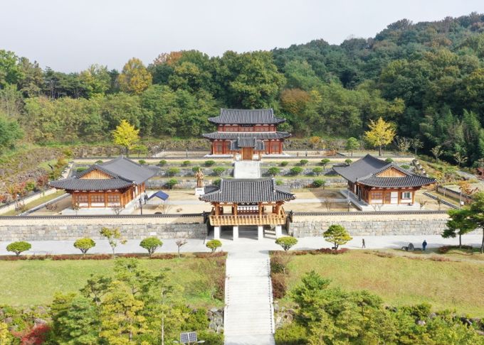 함양군은 오는 4월 19일 오후 1시, 상림공원 내 최치원 역사공원에서 인기 역사 강사 최태성 씨를 초청해 인문학 강연 ‘고운 인문학 강의’를 개최한다고 밝혔다.