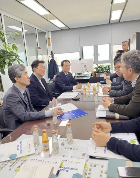 원강수 원주시장, 국토부에 혁신도시 활성화 공동건의문 전달