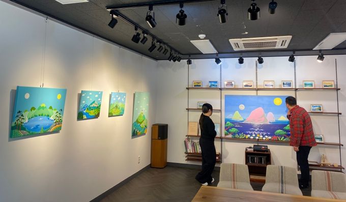 경상국립대학교(GNU) 공과대학 ‘어울마루’ 갤러리에서 곽소영 작가의 ‘품’ 초대전이 7월 31일까지 열린다.