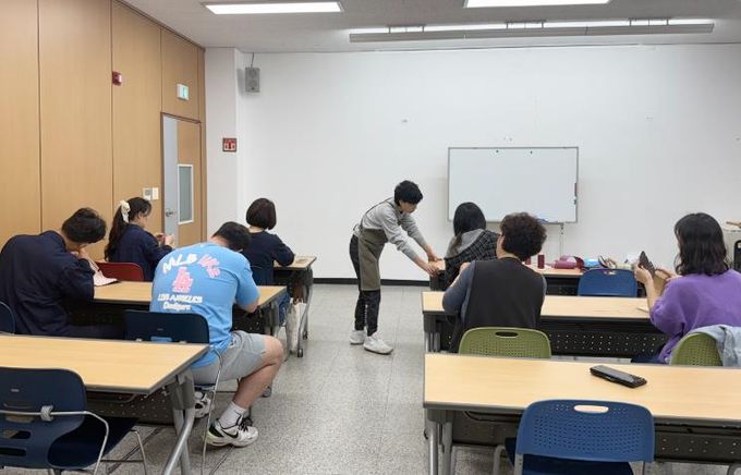 함안군립 칠원도서관 4월 원데이클래스‘가죽공예’성료