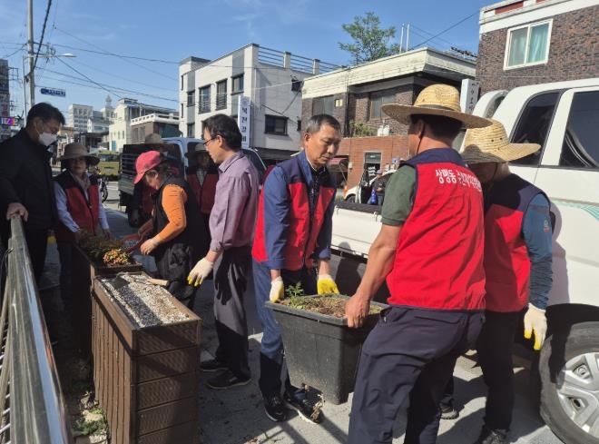 진주시 상평동 주민자치위원회와 함께하는 상평골목정원 정비 완료