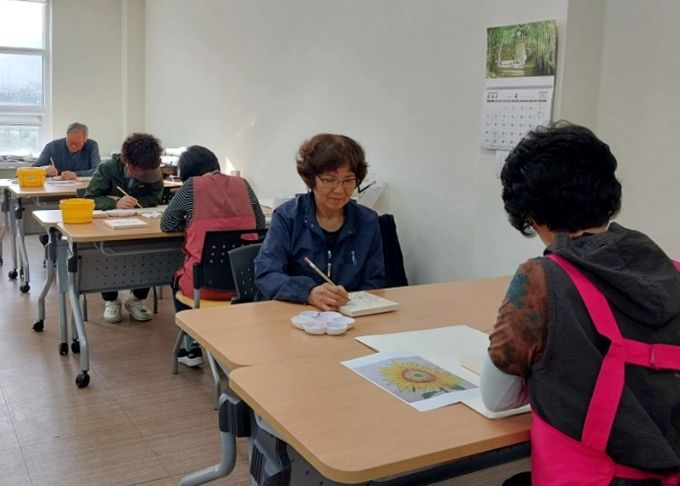 창녕군여성회관 찾아가는 교양강좌 ‘민화’수업 모습