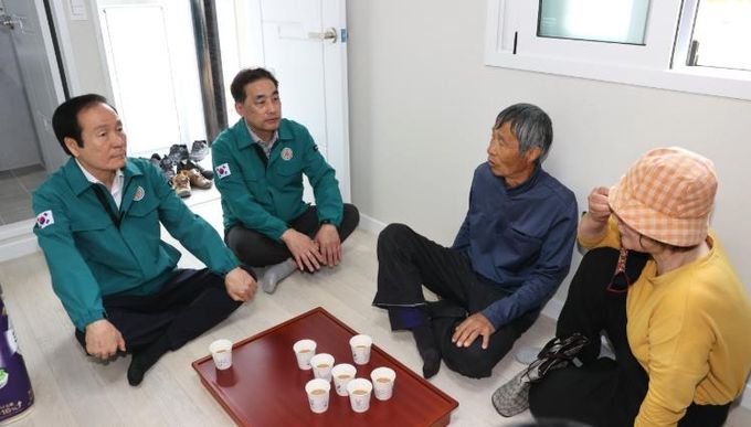 산불 이재민 임시주택 첫 입주