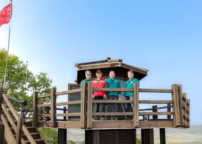 함안군수, 삼봉산 산불감시초소 방문… 산불 예방 활동 격려