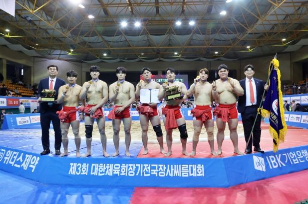 보성군, 제3회 대한체육회장기 전국장사씨름대회 성황리에 마무리_‘제3회 대한체육회장기 전국장사씨름대회’ 대학부 단체전 우승 사진