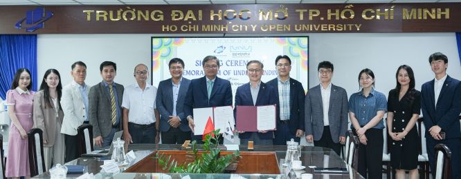 경상국립대학교(GNU)가 우수한 유학생 유치를 위한 전략적 협력을 강화하기 위해 베트남을 공식 방문했다. 4월 22일 호치민 오픈대학교와 업무협약을 체결하고 있다.