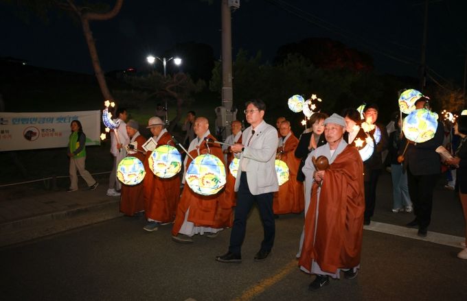 부처님 오신 날 맞이 ‘시민연등축제’ 열려