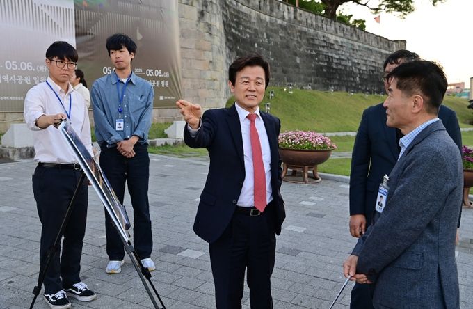 진주성 성벽 가로막던 ‘매표소 철거’… 본래의 위용 드러나다