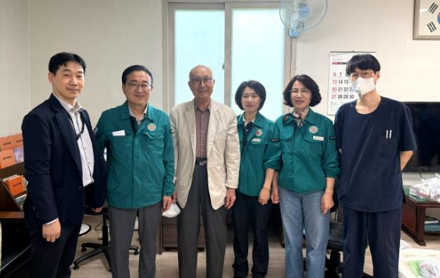 영덕군 보건소가 한국 한센복지협회 대구·경북지부와 한센인 지원에 나서고 있다.