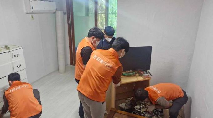 29일 진행된 고독사 고위험군 주거 환경 개선을 위한 봉사 활동