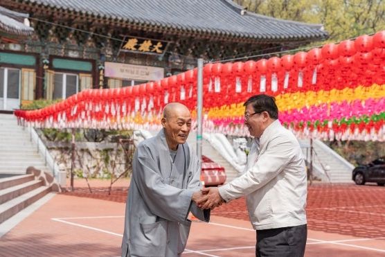 김경호 광진구청장, 부처님 오신 날 맞아 지역 사찰 방문