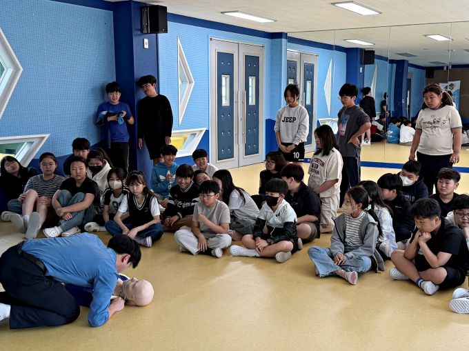 사천해경이 29일(화) 남해군 해양초등학교를 찾아 2025년 '찾아가는 연안안전교실'을 운영했다