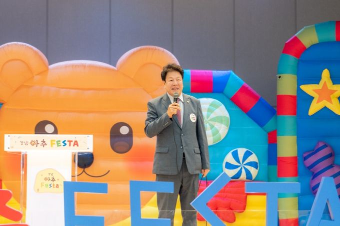 30일 일원에코센터에서 열린 ‘강남 아추 페스타’에서 강남구의회 이호귀 의장이 축사를 하고 있다.