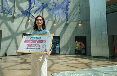 가수 정홍일(클레이아크김해미술관 배경)