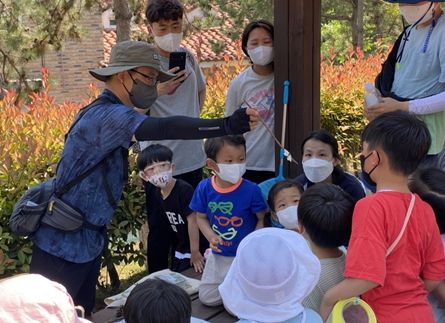 2024년 김해기적의도서관 특화 프로그램 운영 사진(프로그램명: 기적이네 곤충교실)