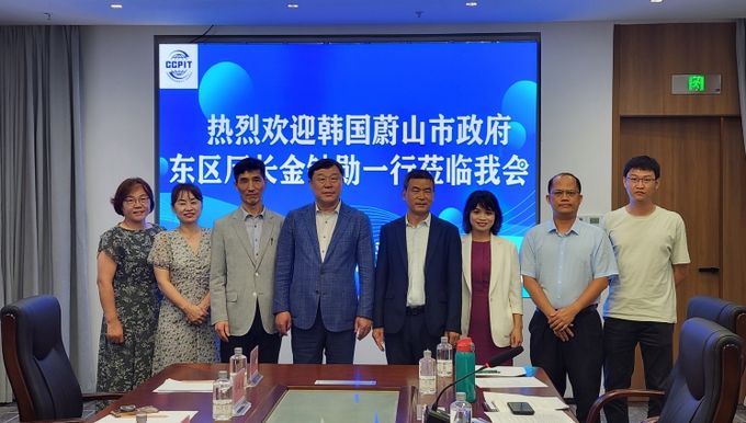 싼야시 무역촉진회 면담뒤 기념촬영(김종훈 구청장 오른쪽이 장성산 비서장)