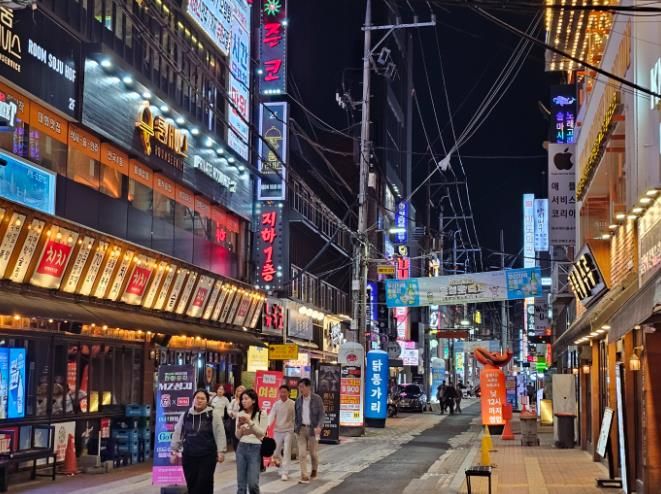 대구 중구, 동성로 일대 불법 유동광고물 특별단속 실시(동성로 야간 전경)